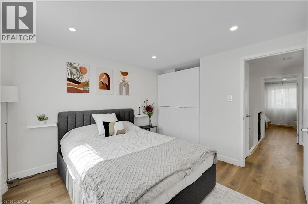 2265 Middlesmoor Crescent, Burlington, ON - Indoor Photo Showing Bedroom