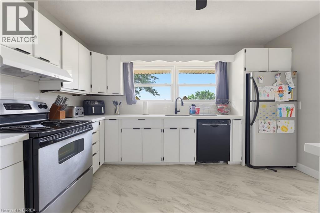 70 River Road, Brantford, ON - Indoor Photo Showing Kitchen