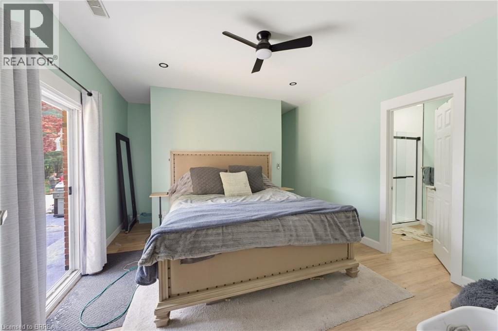70 River Road, Brantford, ON - Indoor Photo Showing Bedroom