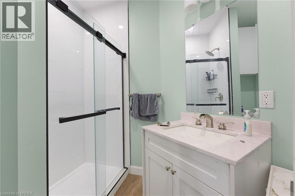 70 River Road, Brantford, ON - Indoor Photo Showing Bathroom