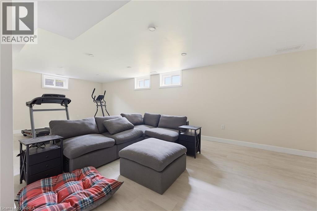 70 River Road, Brantford, ON - Indoor