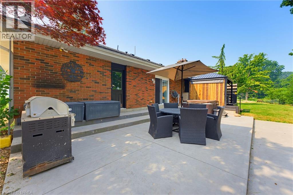70 River Road, Brantford, ON - Outdoor