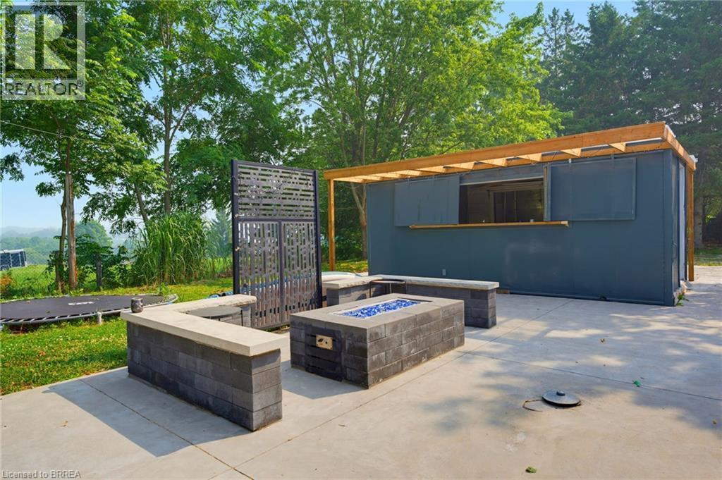 70 River Road, Brantford, ON - Outdoor