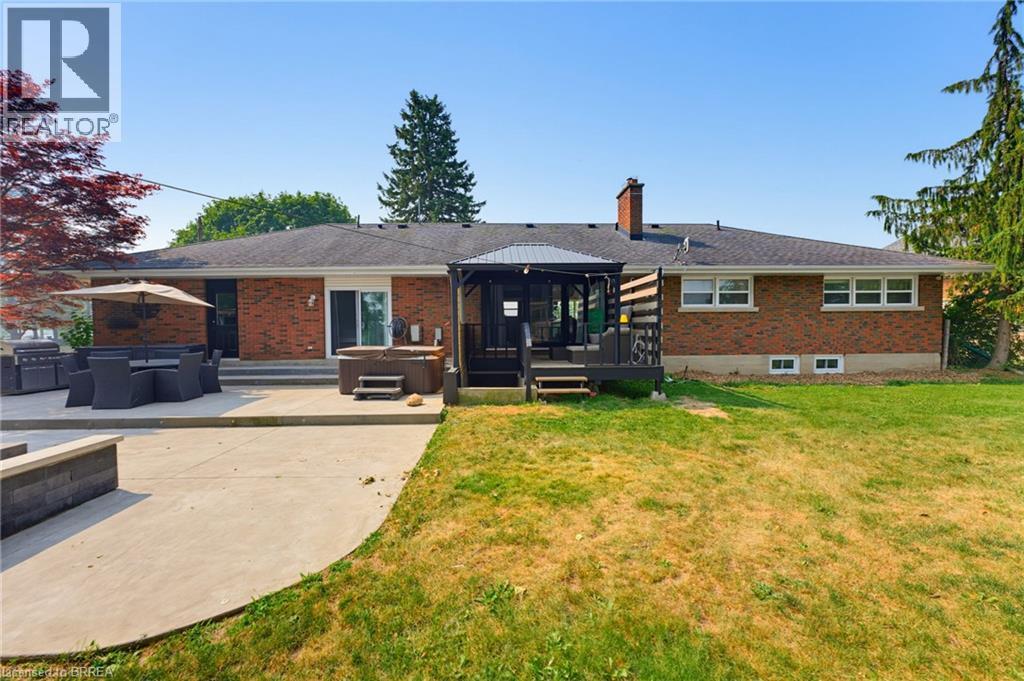 70 River Road, Brantford, ON - Outdoor