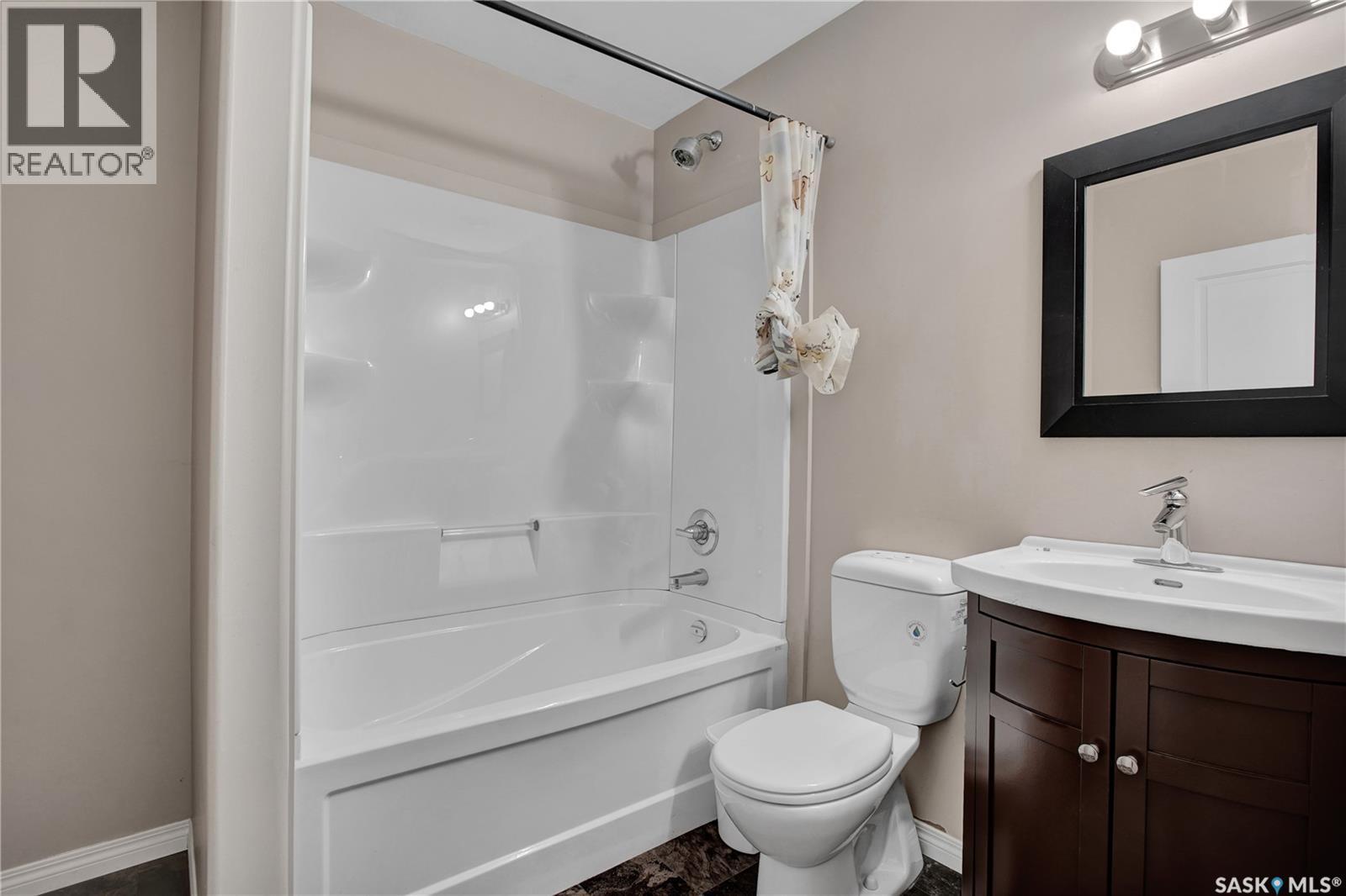 1103 Muzyka Road, Saskatoon, SK - Indoor Photo Showing Bathroom
