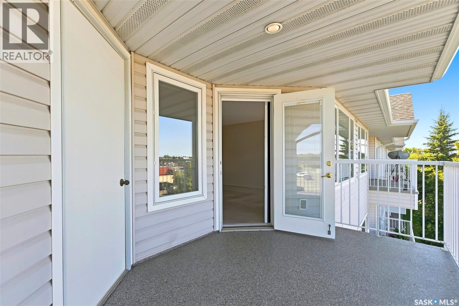 304 6 Lorne Place, Regina, SK - Outdoor With Exterior