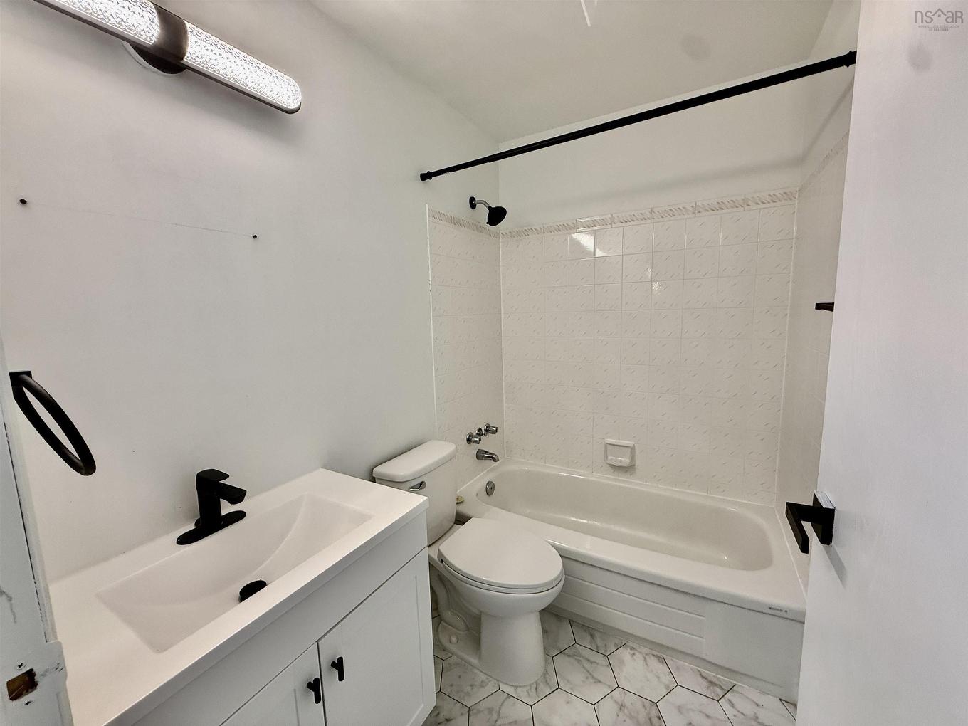 302 3700 John Parr Drive, Halifax, NS - Indoor Photo Showing Bathroom