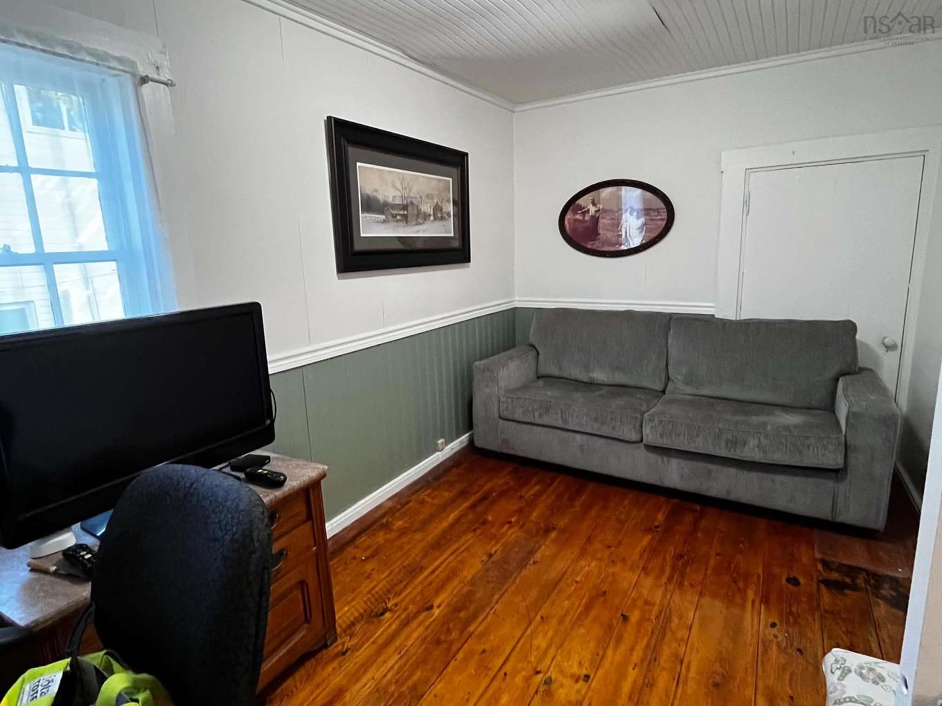 172 Water Street, Shelburne, NS - Indoor Photo Showing Living Room