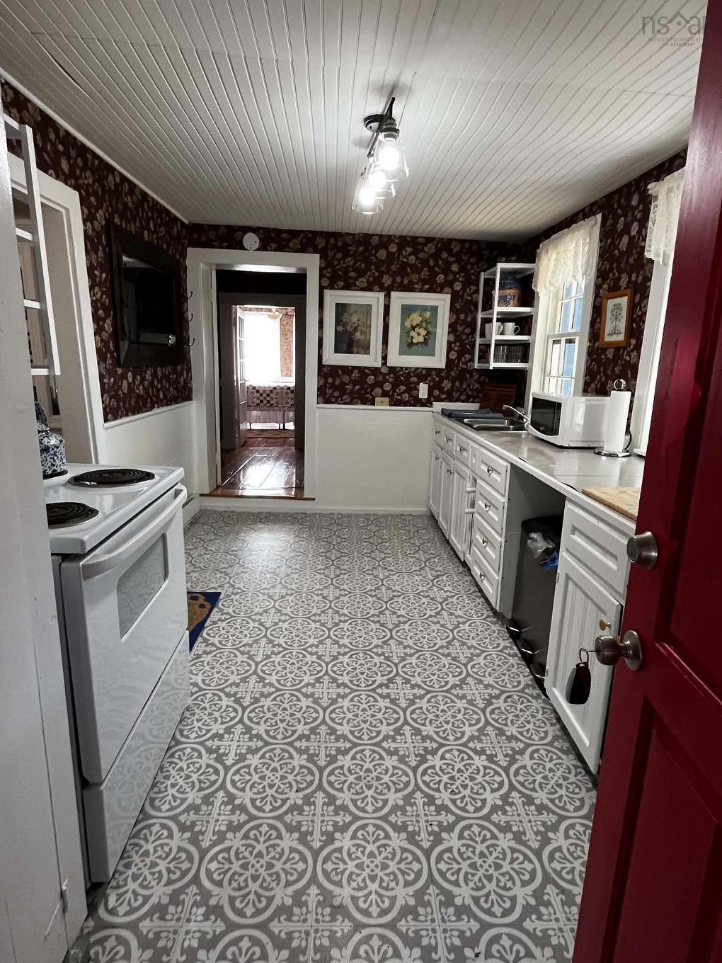 172 Water Street, Shelburne, NS - Indoor Photo Showing Kitchen With Double Sink