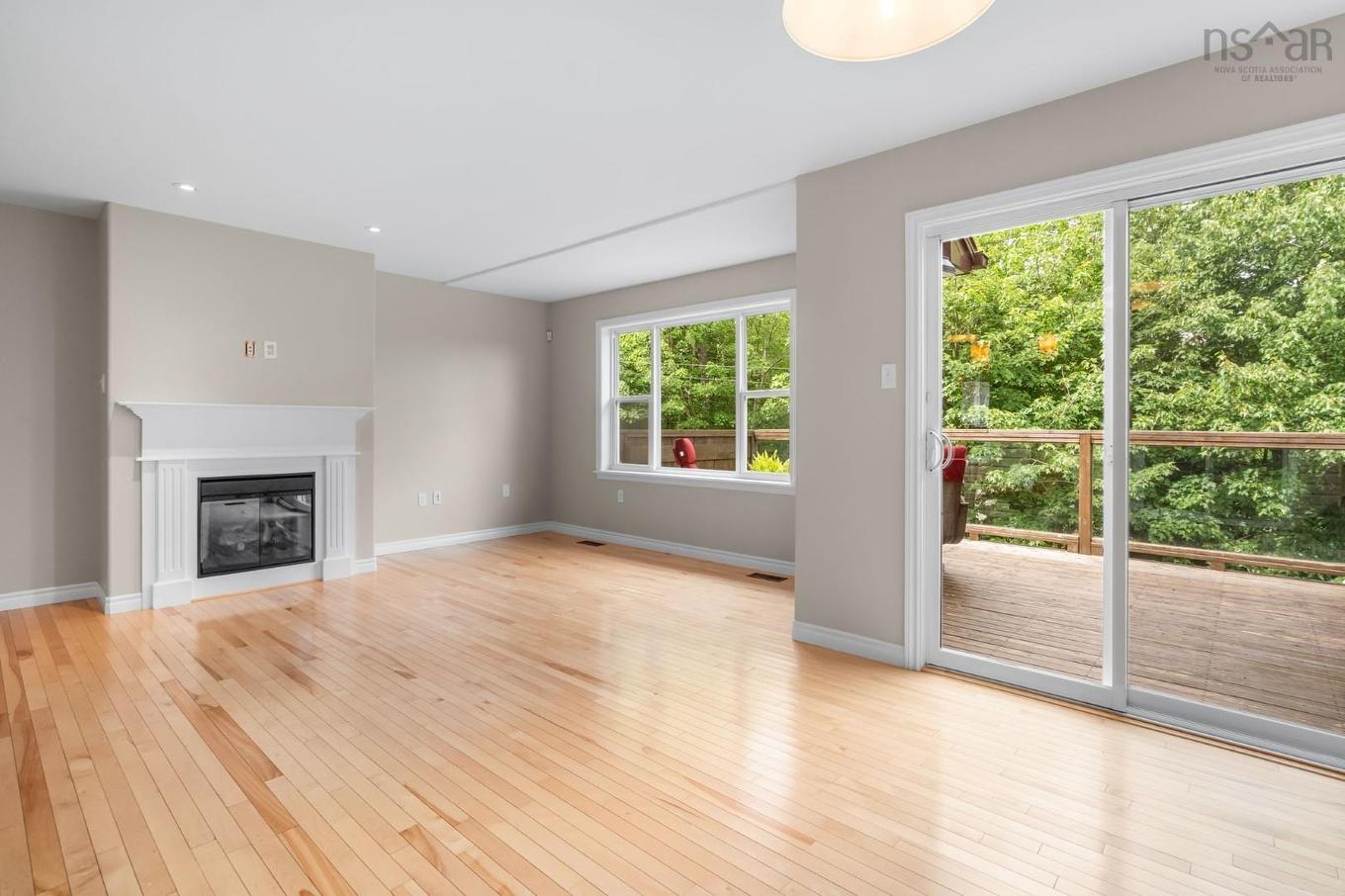 38 Coldstream Run, Dartmouth, NS - Indoor Photo Showing Living Room With Fireplace