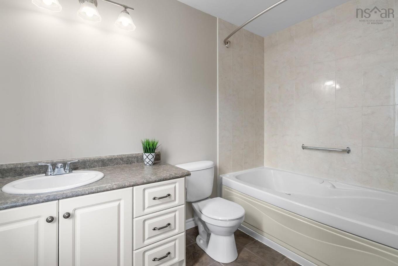38 Coldstream Run, Dartmouth, NS - Indoor Photo Showing Bathroom