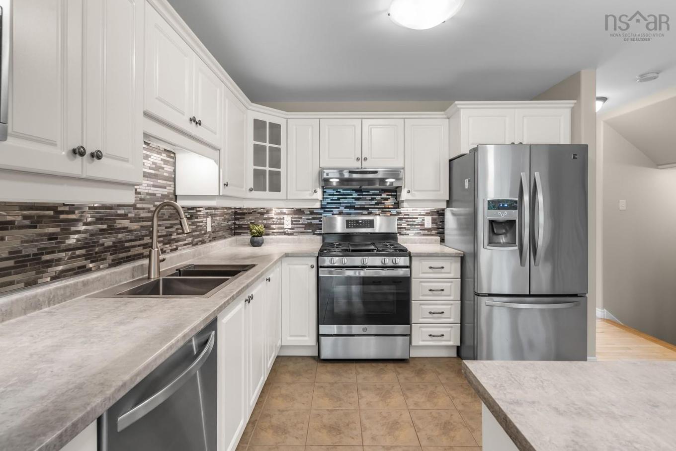 38 Coldstream Run, Dartmouth, NS - Indoor Photo Showing Kitchen With Double Sink With Upgraded Kitchen
