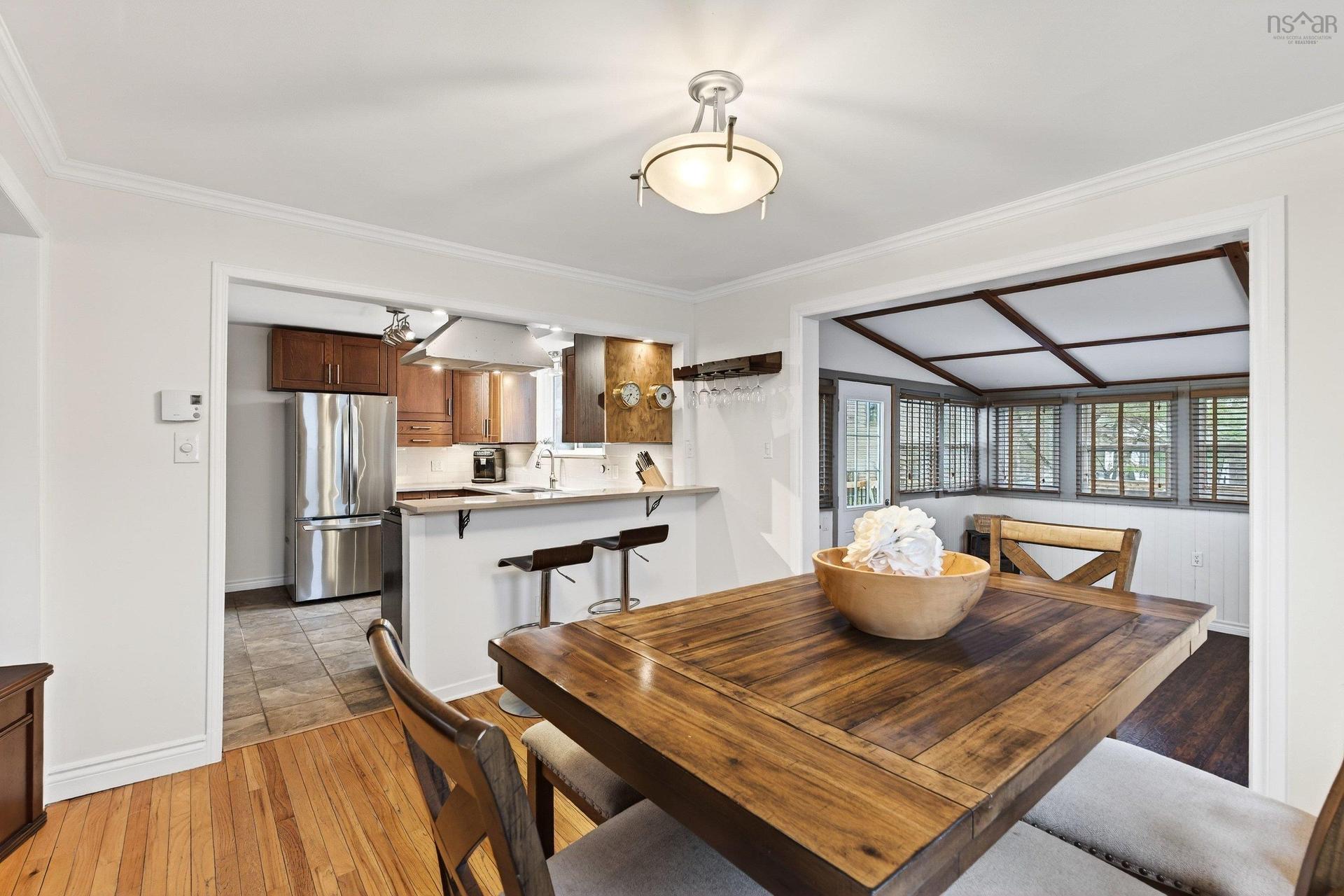 16 Wilcot Lane, Dartmouth, NS - Indoor Photo Showing Dining Room