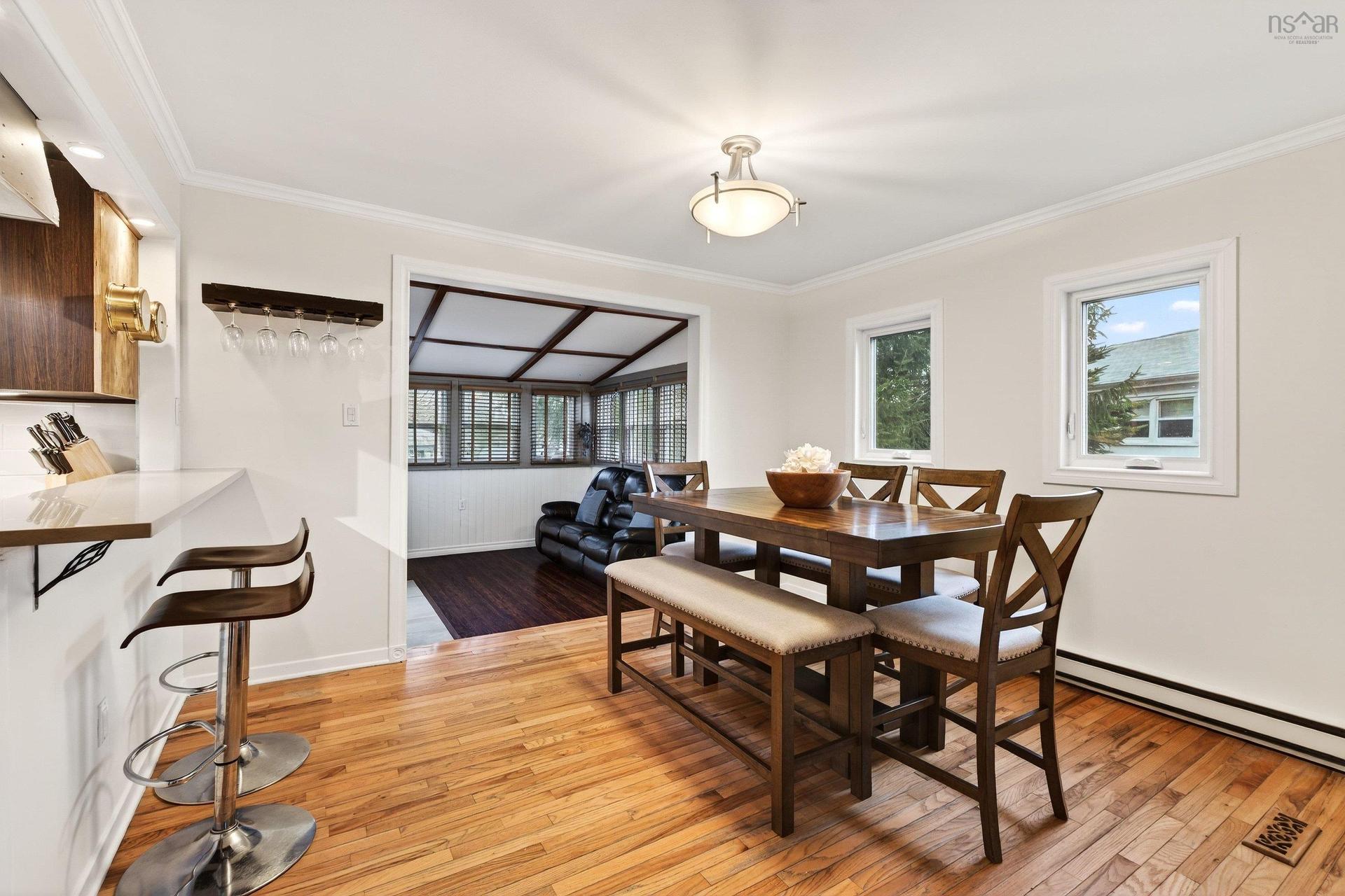 16 Wilcot Lane, Dartmouth, NS - Indoor Photo Showing Dining Room