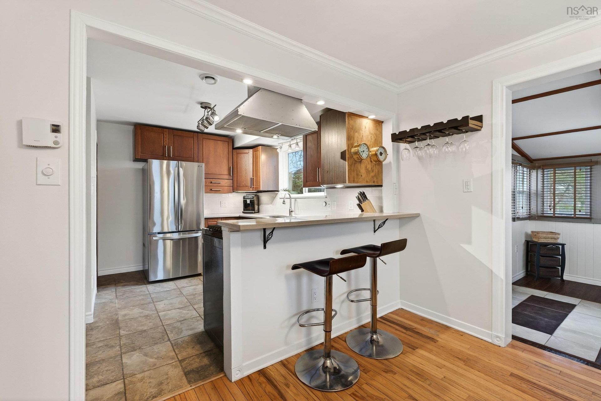 16 Wilcot Lane, Dartmouth, NS - Indoor Photo Showing Kitchen