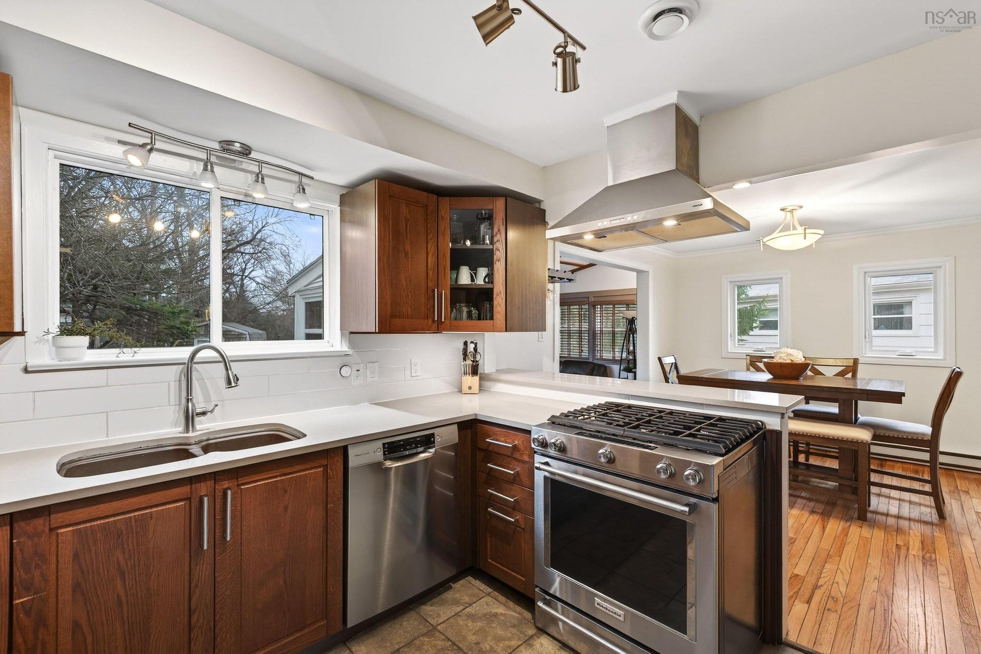 16 Wilcot Lane, Dartmouth, NS - Indoor Photo Showing Kitchen With Double Sink