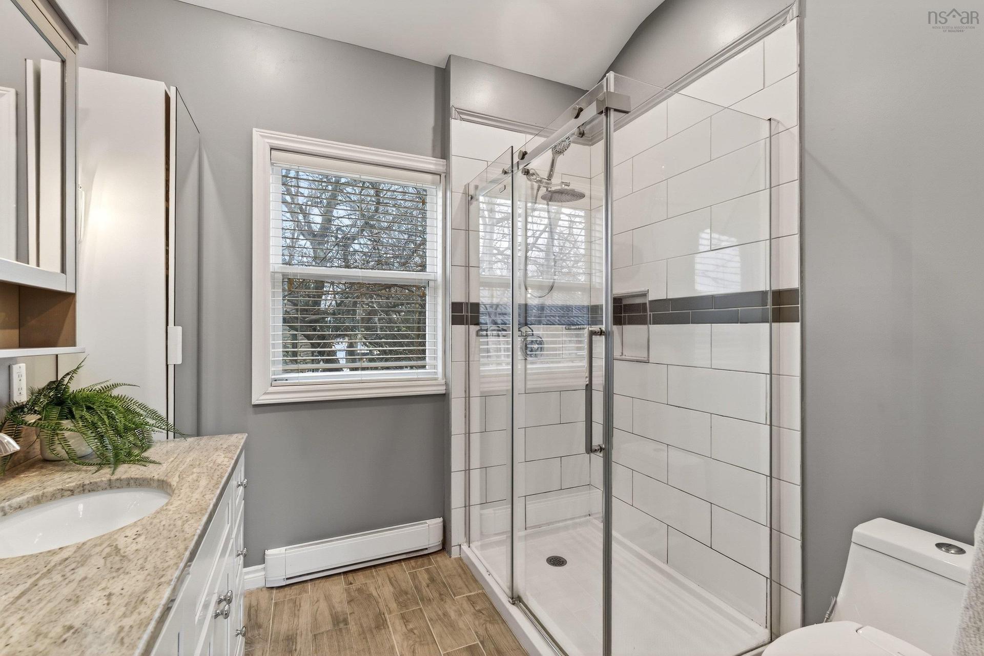 16 Wilcot Lane, Dartmouth, NS - Indoor Photo Showing Bathroom