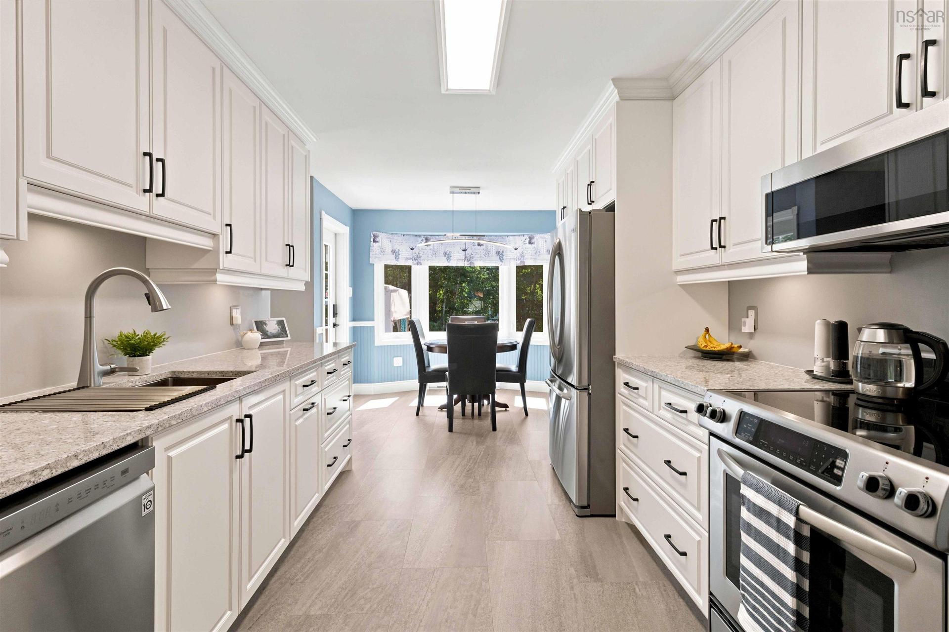 18 P Thomas Drive, Dartmouth, NS - Indoor Photo Showing Kitchen With Upgraded Kitchen