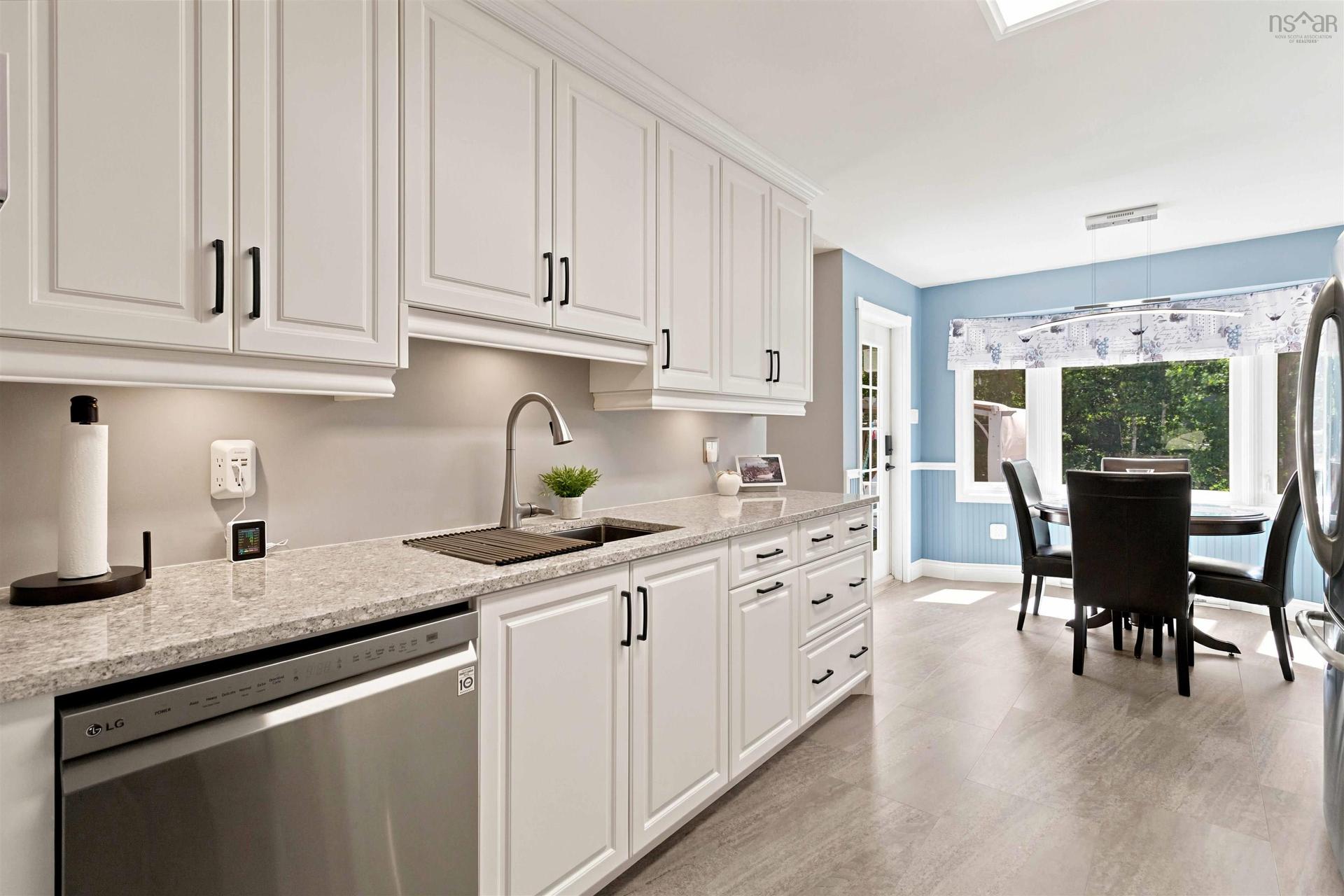 18 P Thomas Drive, Dartmouth, NS - Indoor Photo Showing Kitchen With Upgraded Kitchen