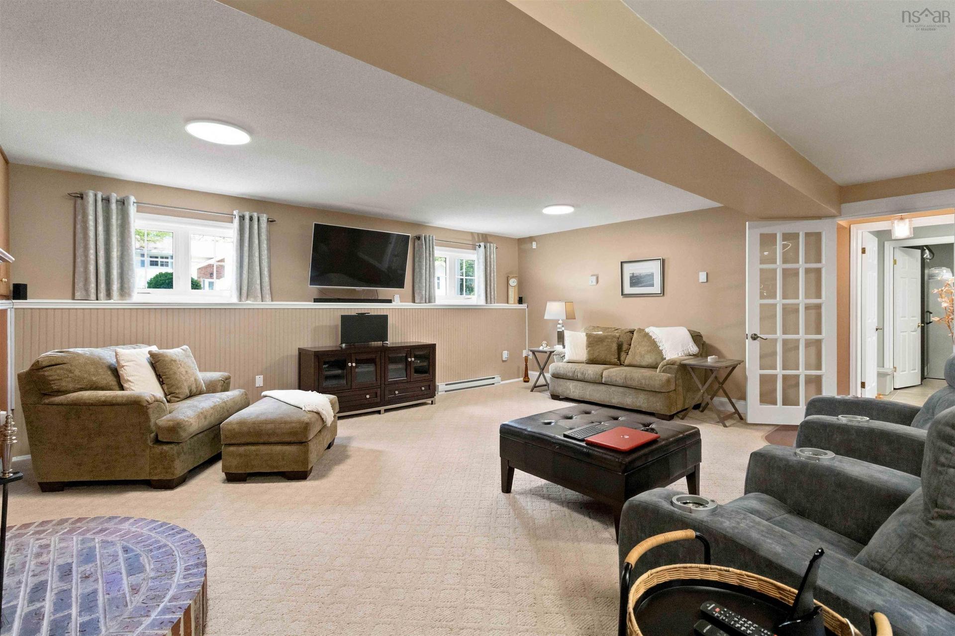 18 P Thomas Drive, Dartmouth, NS - Indoor Photo Showing Living Room