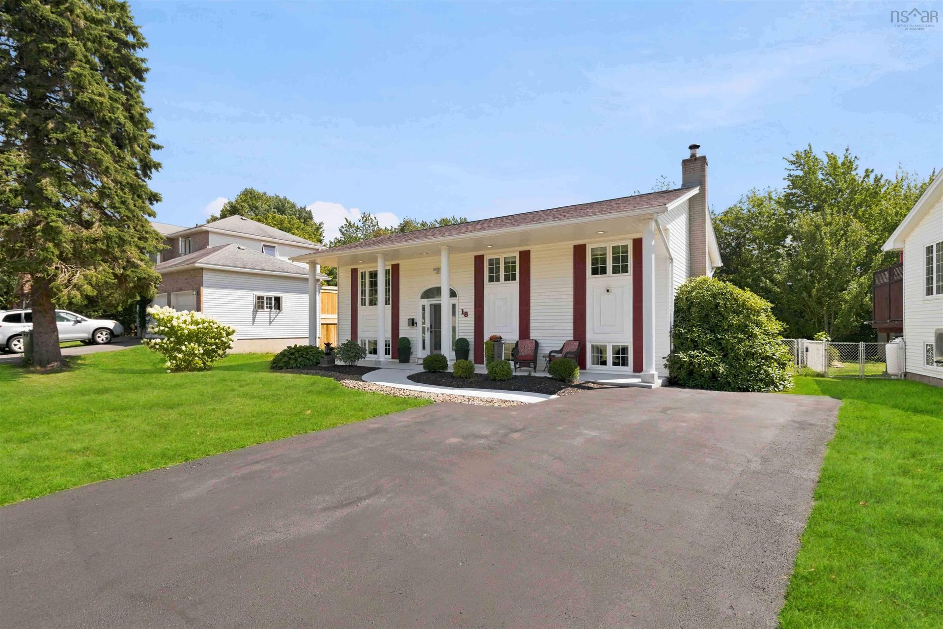 18 P Thomas Drive, Dartmouth, NS - Outdoor With Facade