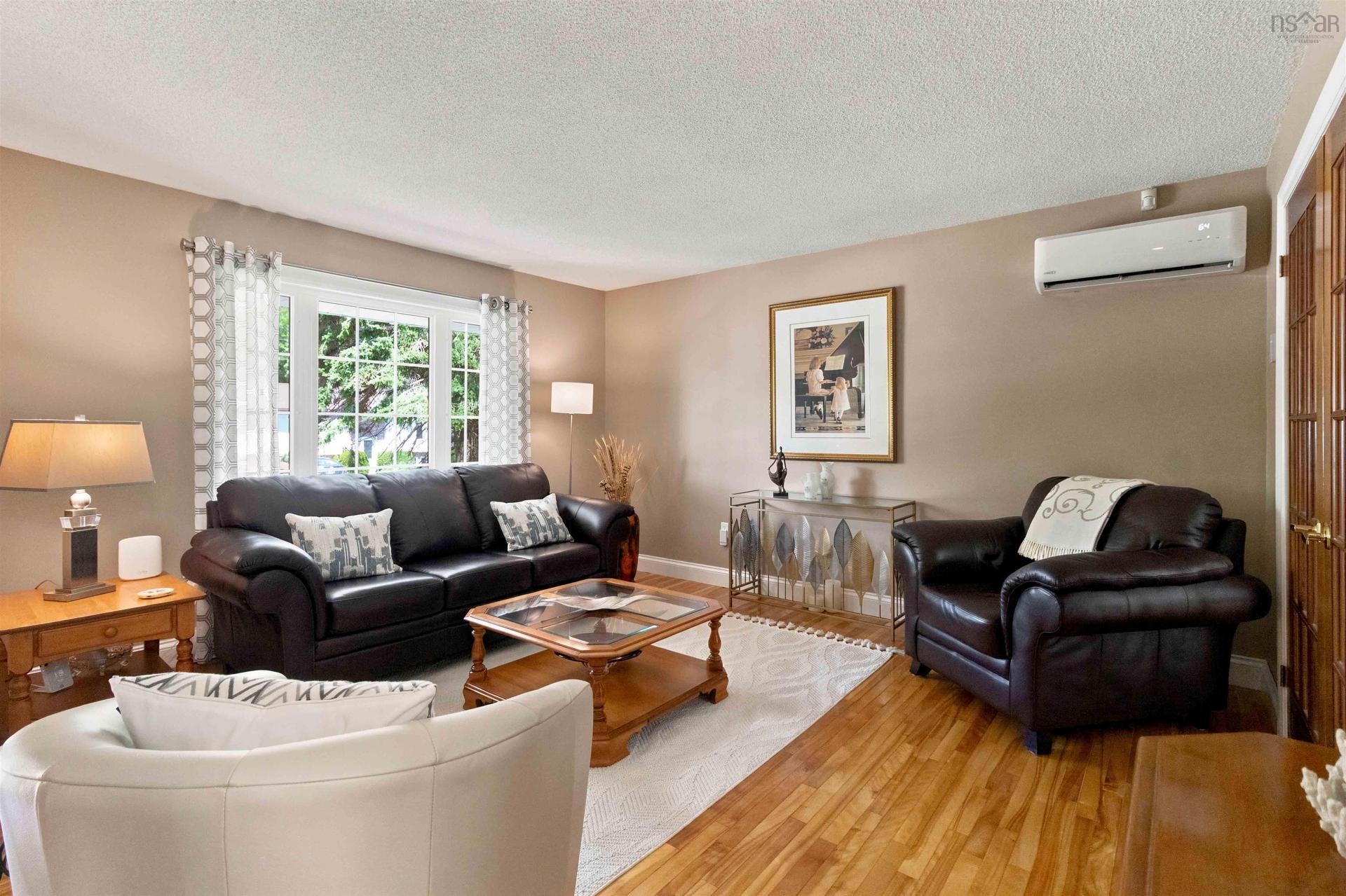 18 P Thomas Drive, Dartmouth, NS - Indoor Photo Showing Living Room
