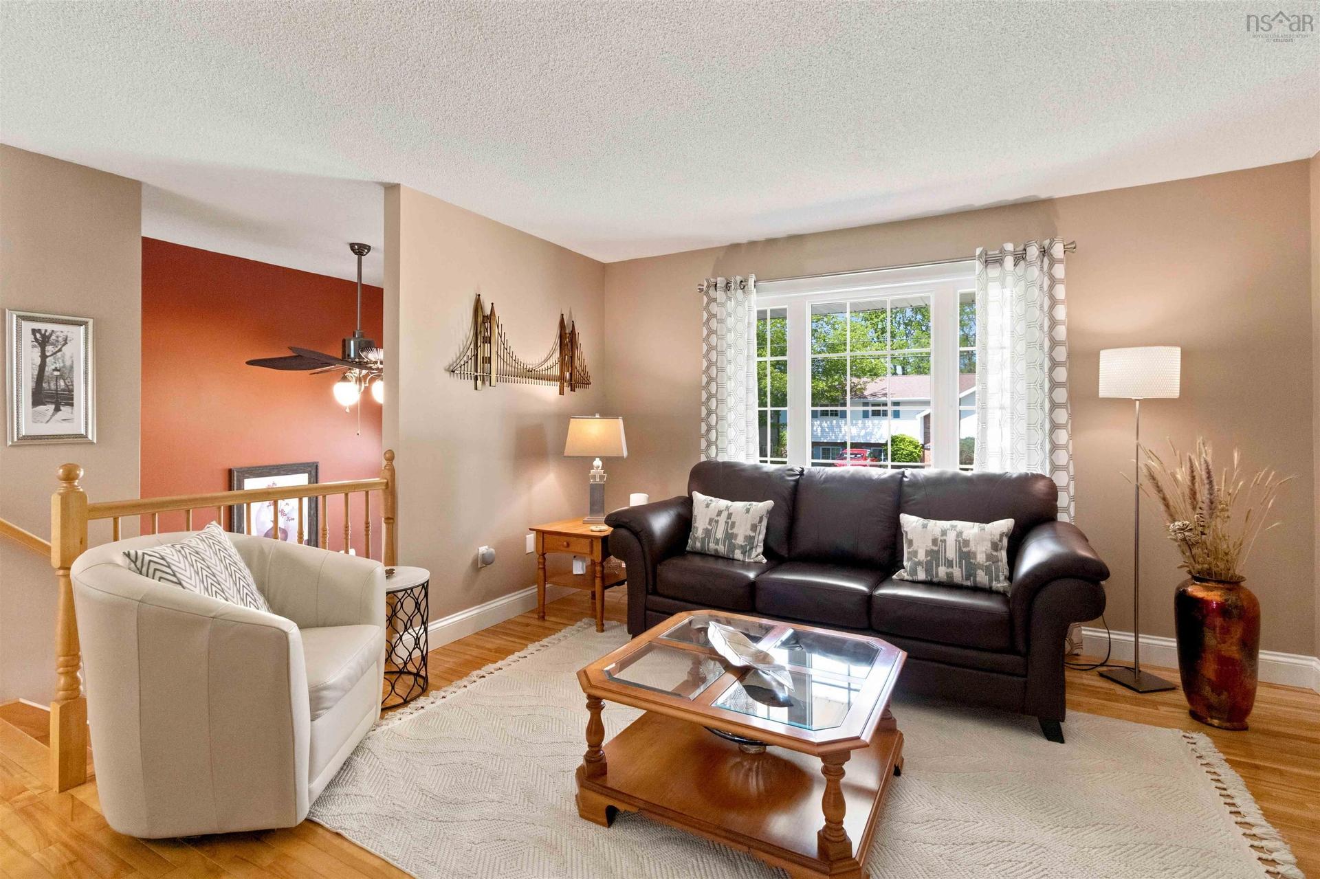 18 P Thomas Drive, Dartmouth, NS - Indoor Photo Showing Living Room