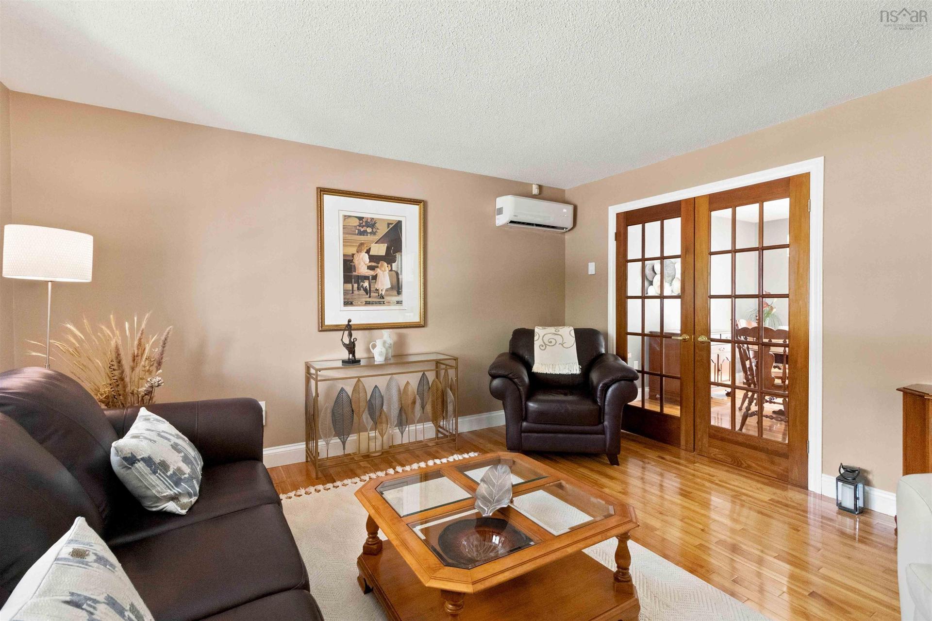 18 P Thomas Drive, Dartmouth, NS - Indoor Photo Showing Living Room
