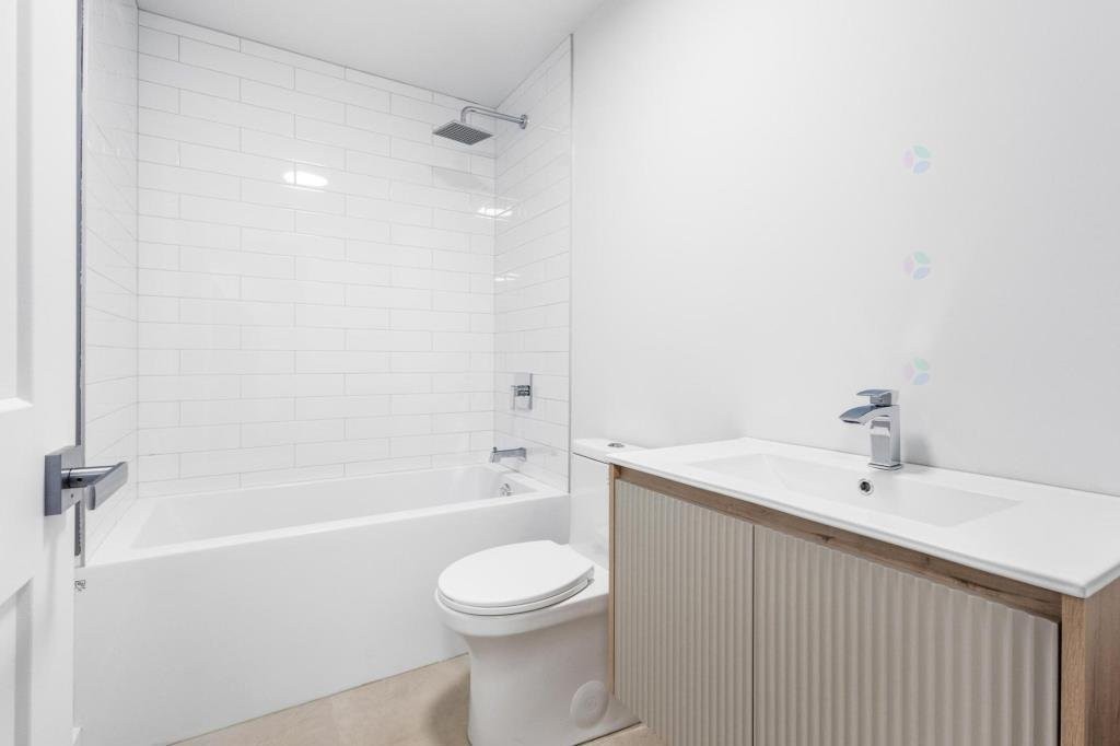 Bathroom - 5645 Rue Auteuil, Brossard, QC - Indoor Photo Showing Bathroom