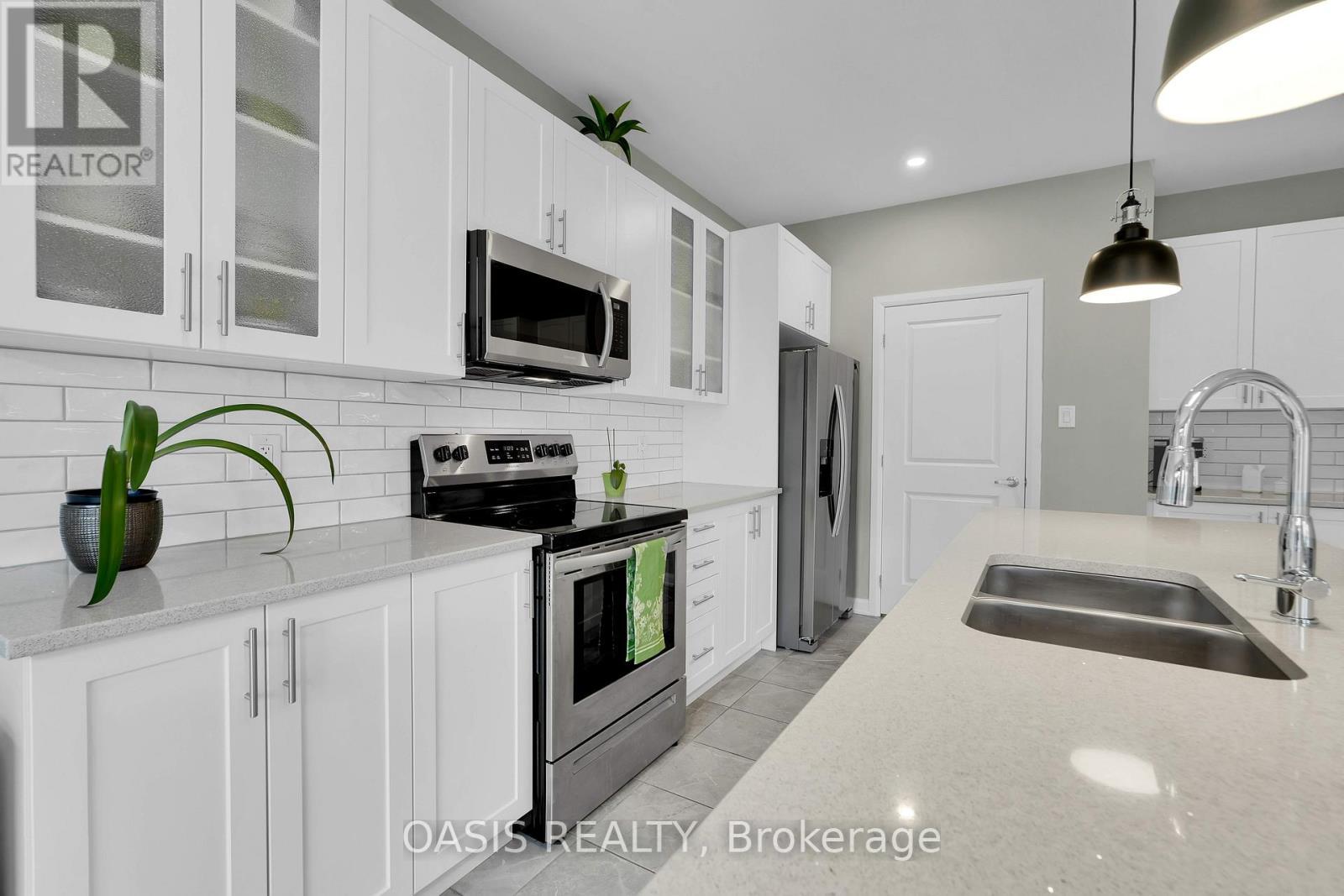 80 Lantern Road, Ottawa, ON - Indoor Photo Showing Kitchen With Stainless Steel Kitchen With Double Sink With Upgraded Kitchen