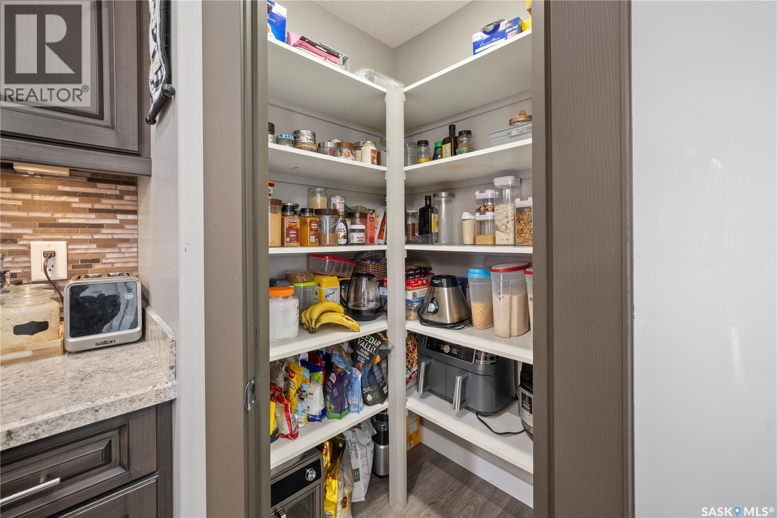 8726 Archer Lane, Regina, SK - Indoor