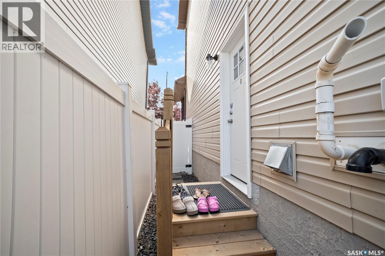 8726 Archer Lane, Regina, SK - Outdoor With Exterior