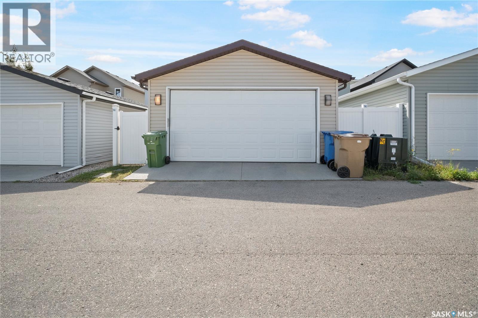 8726 Archer Lane, Regina, SK - Outdoor With Exterior