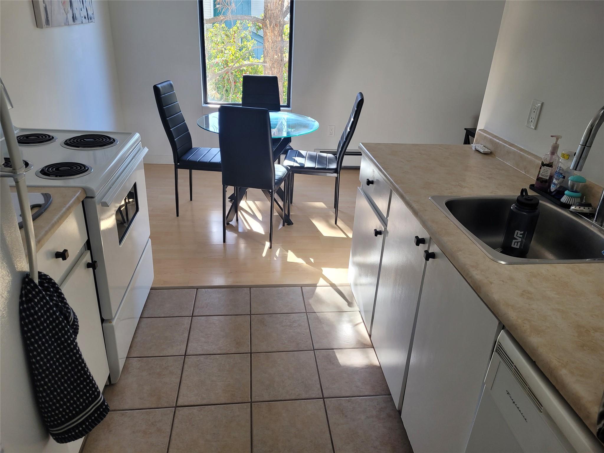 210-1108 23Rd N Avenue, Cranbrook, BC - Indoor Photo Showing Kitchen