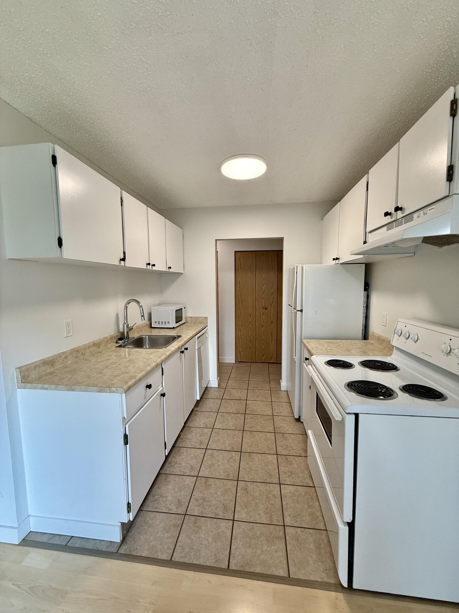 210-1108 23Rd N Avenue, Cranbrook, BC - Indoor Photo Showing Kitchen