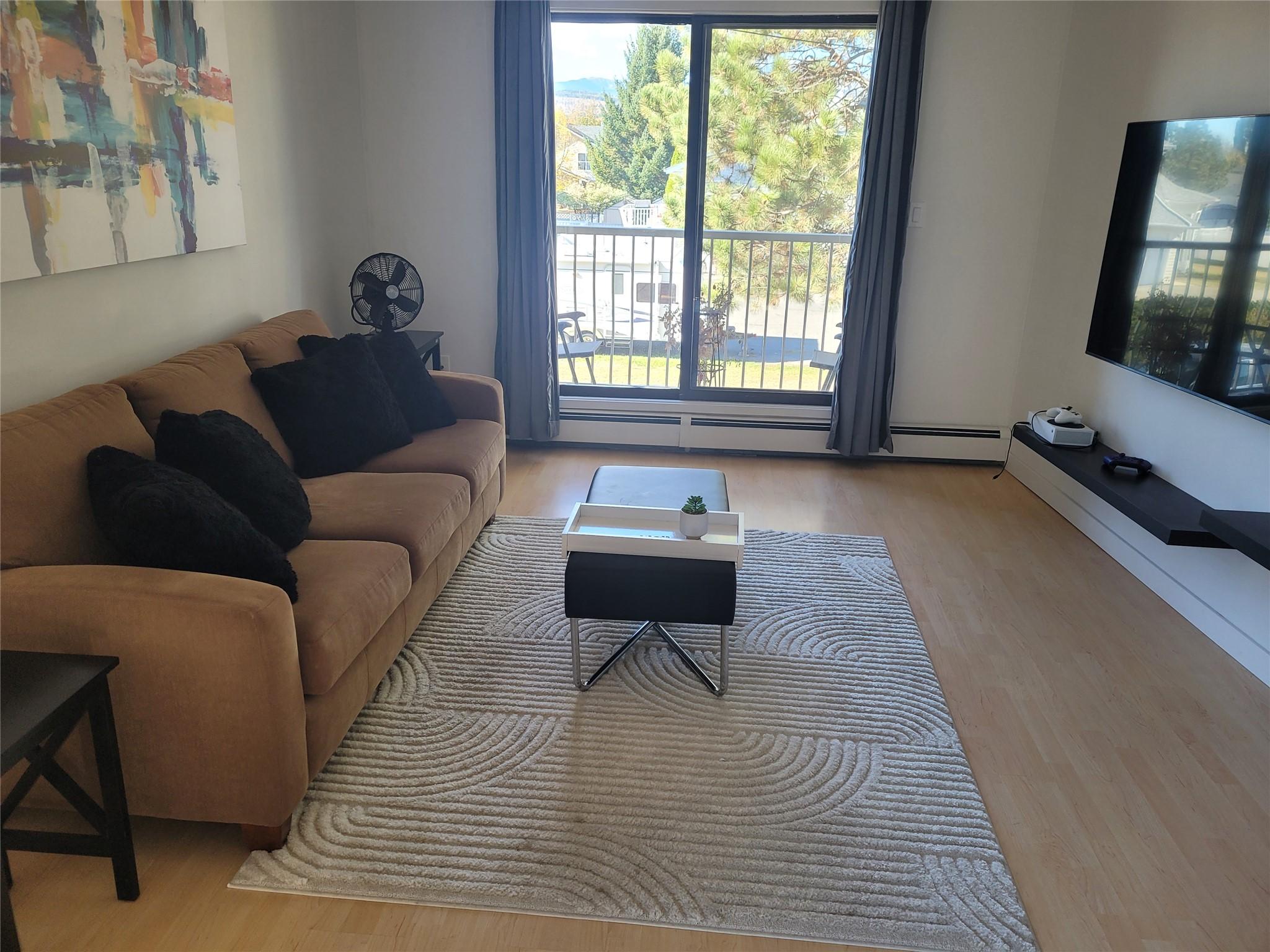 210-1108 23Rd N Avenue, Cranbrook, BC - Indoor Photo Showing Living Room