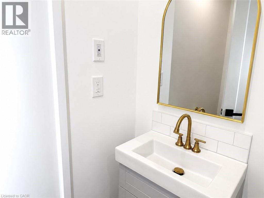 17 White Avenue Unit# 1 Gs, North York, ON - Indoor Photo Showing Bathroom