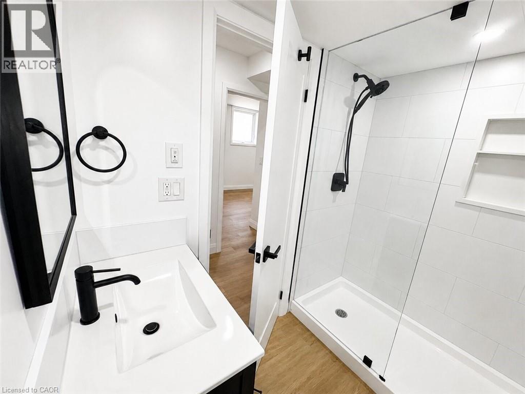 17 White Avenue Unit# 1 Gs, North York, ON - Indoor Photo Showing Bathroom