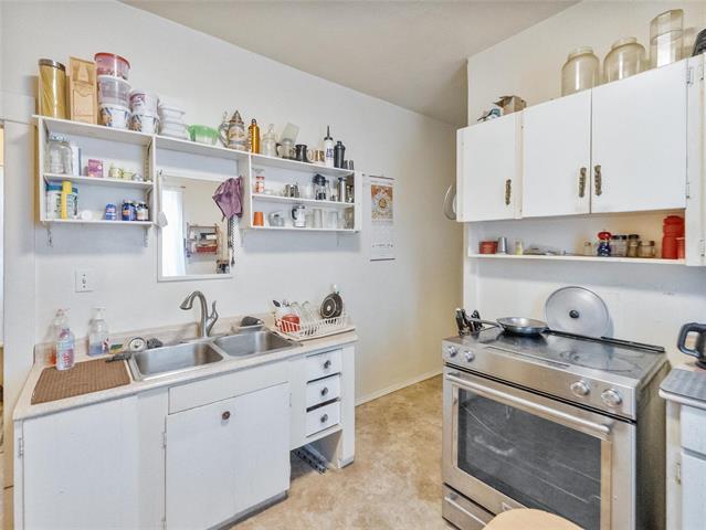264 Union Ave, Winnipeg, MB - Indoor Photo Showing Kitchen With Double Sink