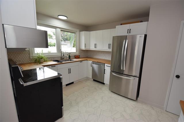 73 Holt Dr, Winnipeg, MB - Indoor Photo Showing Kitchen