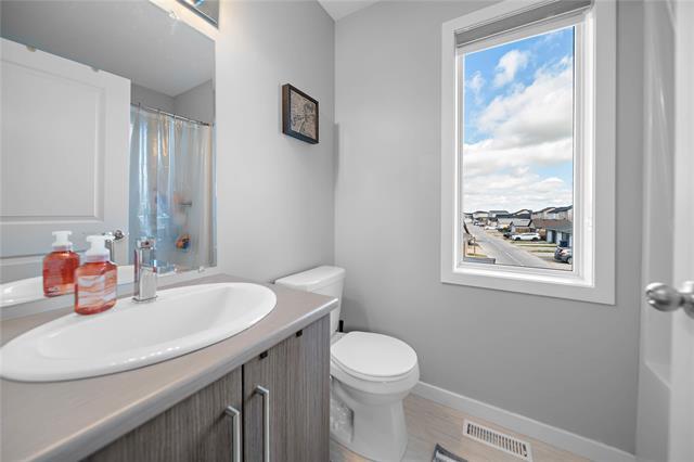 47 Highwater Path, Winnipeg, MB - Indoor Photo Showing Bathroom