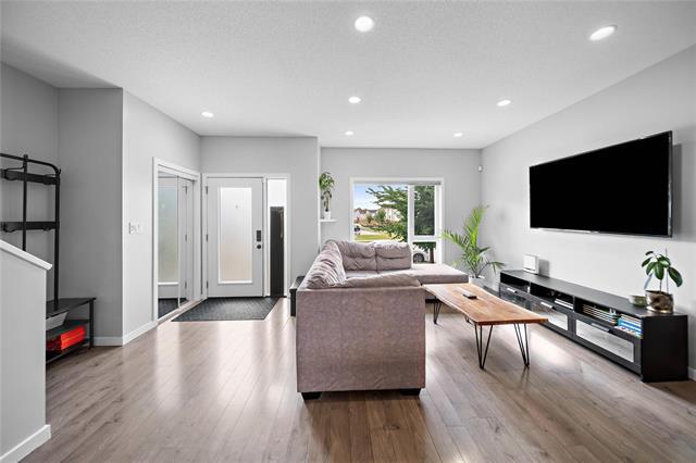 47 Highwater Path, Winnipeg, MB - Indoor Photo Showing Living Room