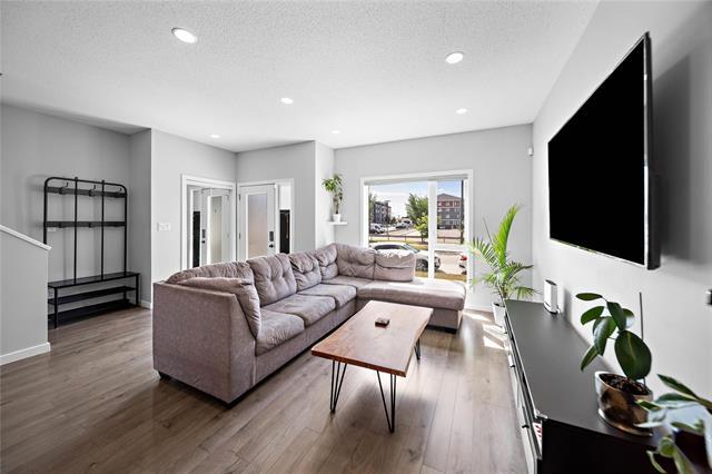47 Highwater Path, Winnipeg, MB - Indoor Photo Showing Living Room