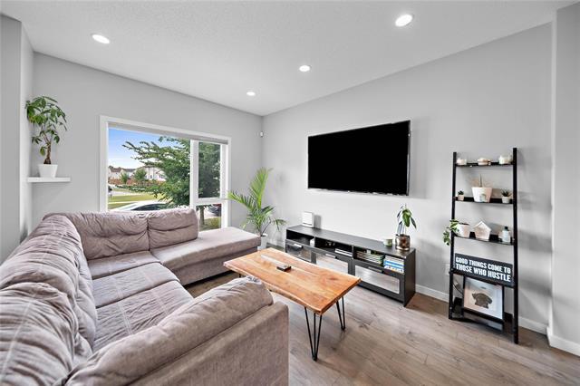 47 Highwater Path, Winnipeg, MB - Indoor Photo Showing Living Room