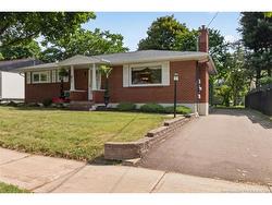 81 Mount Royal BLVD Moncton, NB E1E 2V3