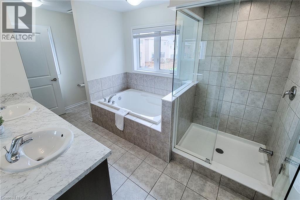 Dual vanity with undermount sinks and light-toned countertops - 11 Esther Crescent, Thorold, ON - Indoor Photo Showing Bathroom