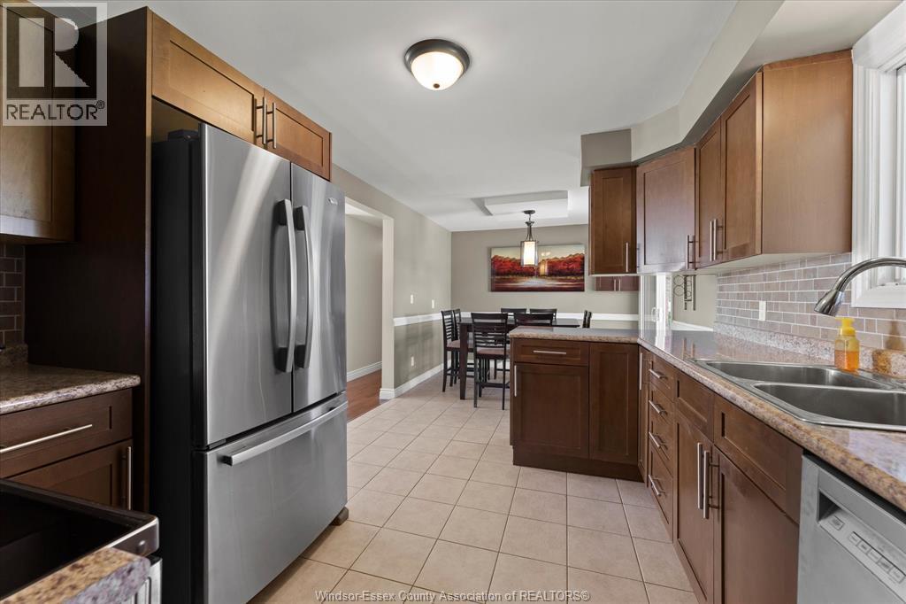 561 County Rd 2, Lakeshore, ON - Indoor Photo Showing Kitchen With Double Sink