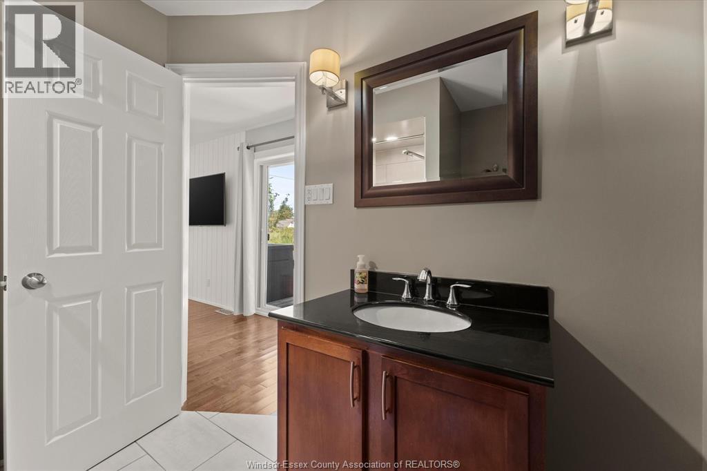 561 County Rd 2, Lakeshore, ON - Indoor Photo Showing Bathroom