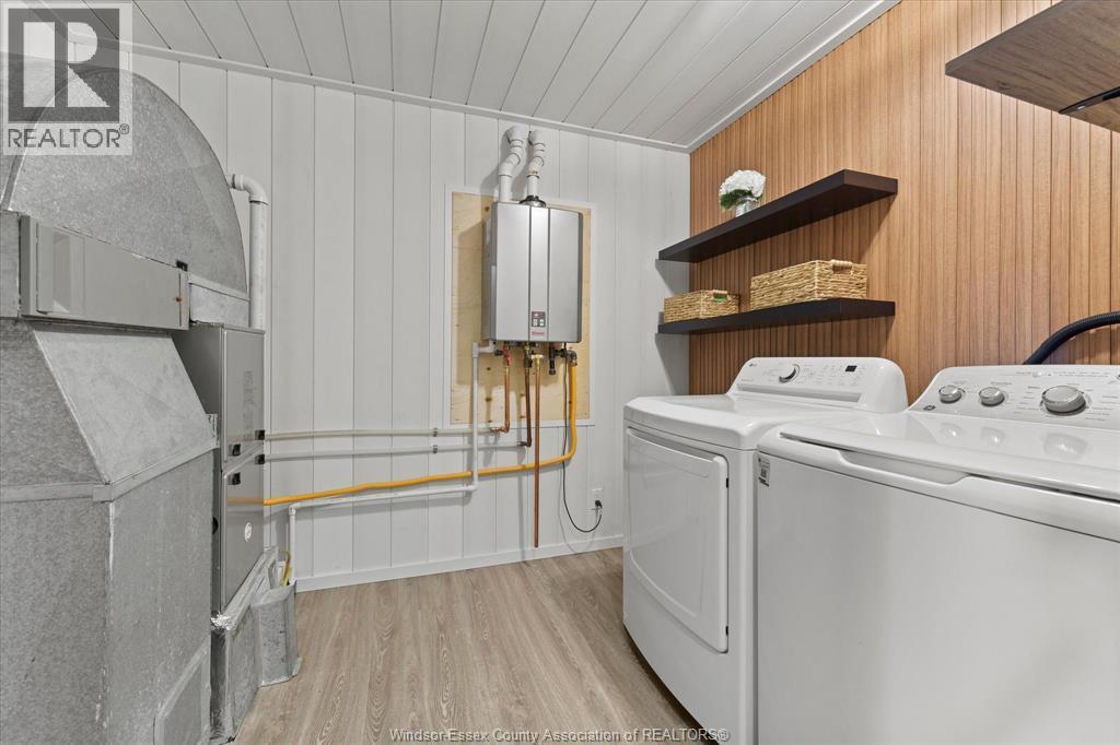 561 County Rd 2, Lakeshore, ON - Indoor Photo Showing Laundry Room