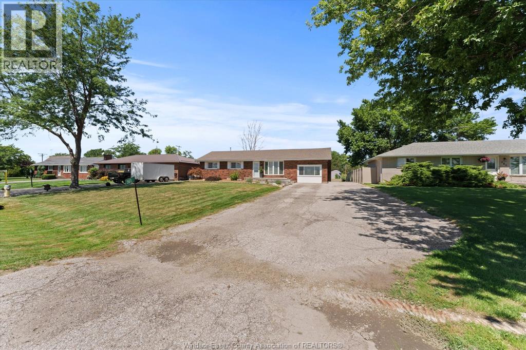 561 County Rd 2, Lakeshore, ON - Outdoor